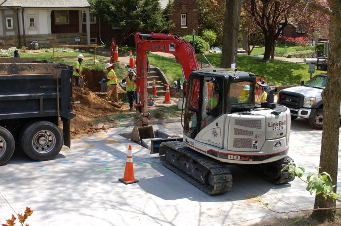 DCWater Contractor Achor Sewer Work 44th 4-15-17 DSC_0618