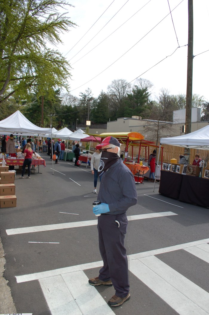 Palisades Farmers Market Mgr 4-5-20 DSC_0470